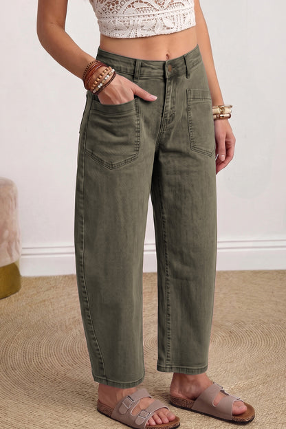 Jean vert militaire jambe ample, poches devant, taille élastiquée, ourlet cheville.