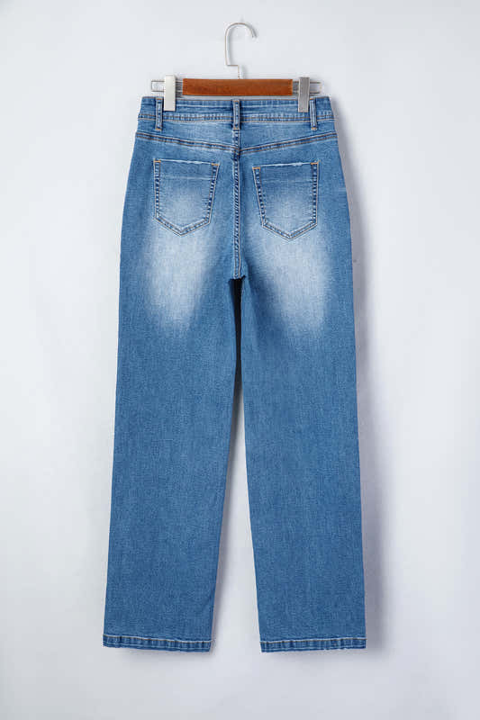 Jean droit femme taille haute bleu myosotis, braguette et poches avant.