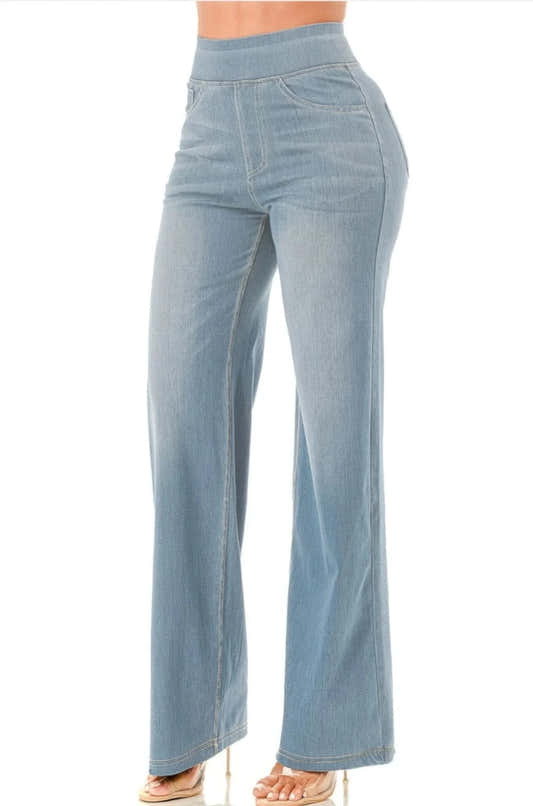 Jean flare femme bleu clair, coupe ample, ceinture élastique