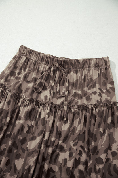 Pantalon ample camouflage marron, taille élastique et cordon noué, volants superposés
