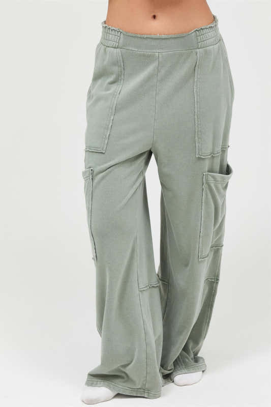 Pantalon cargo femme taille haute vert sauge à poches et effet délavé minéral