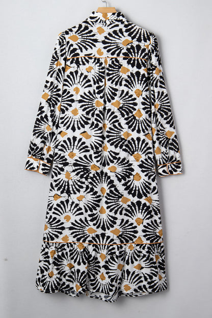Robe longue sur cintre, vue dos, manches longues, motifs floraux abstraits noir/blanc