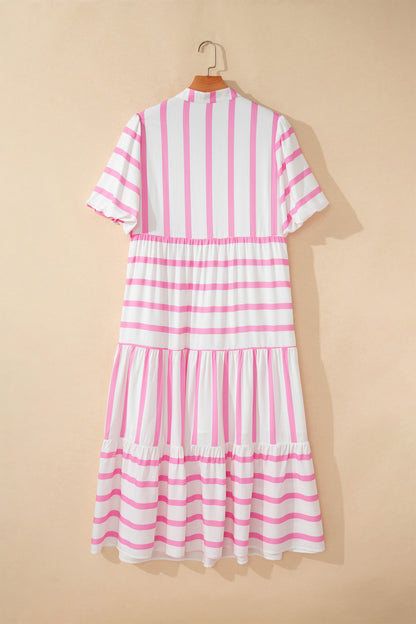 Robe maxi rayée rose et blanche, dos à rayures verticales, jupe étagée, manches courtes