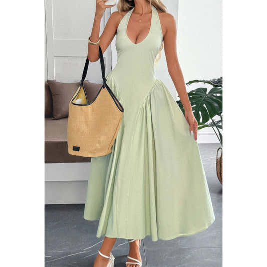 Robe midi vert clair à encolure licou, jupe évasée et zip dos.