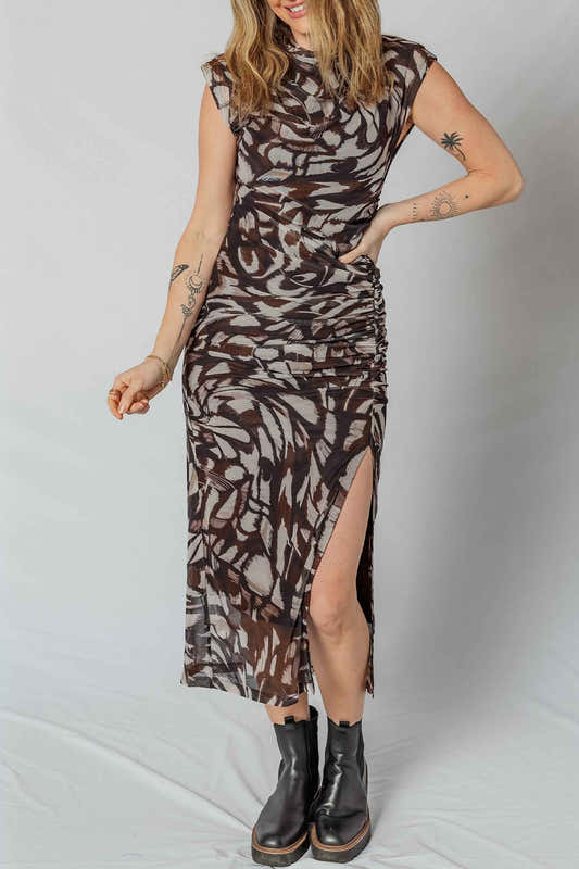 Robe midi en résille marron à motif animal, col drapé, fente latérale
