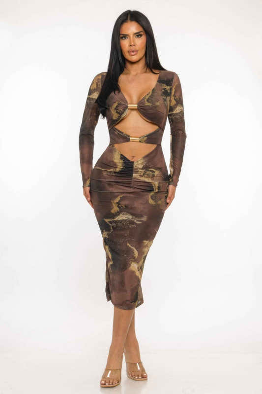 Robe moulante marron à motif marbre, manches longues et découpes à la taille