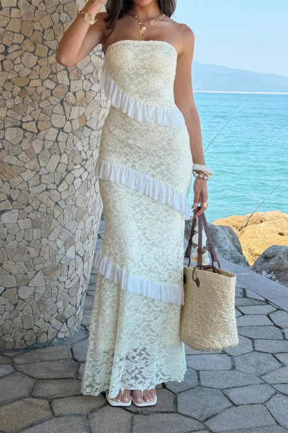Robe maxi dentelle blanche bustier sans bretelles, volants en cascade sur la jupe.
