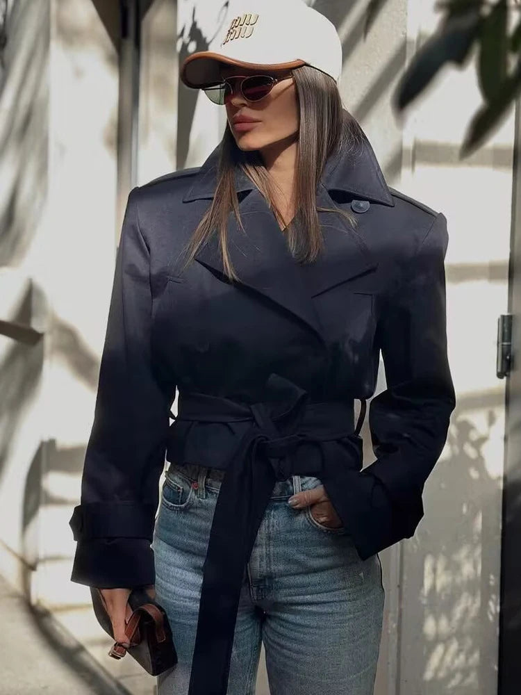 Trench femme croisé court à ceinture ajustable et col à revers