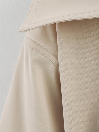 Trench femme croisé court à ceinture ajustable et col à revers