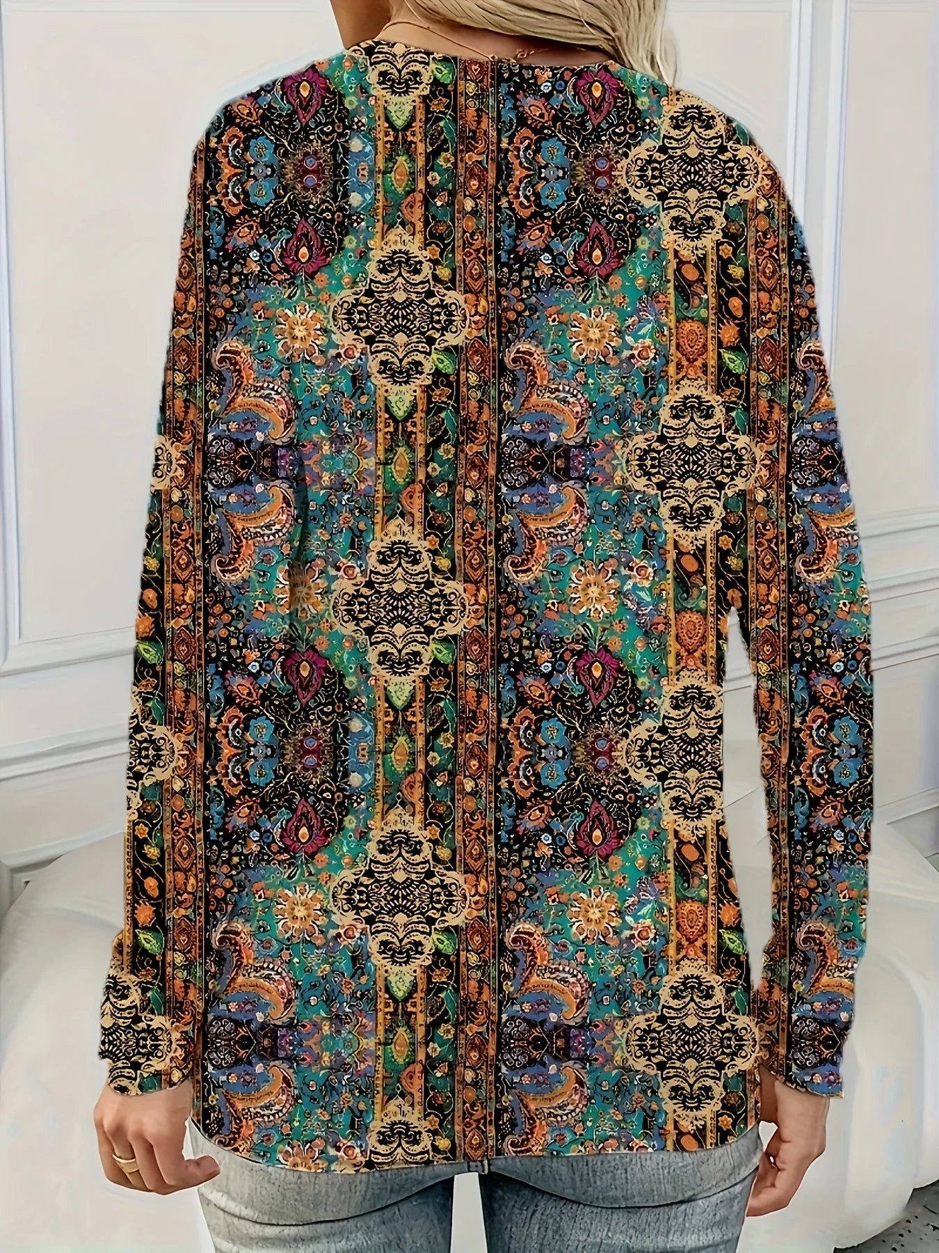 T-Shirt Manches Longues Femme Imprimé Paisley Col V – Style Boho Ethnique