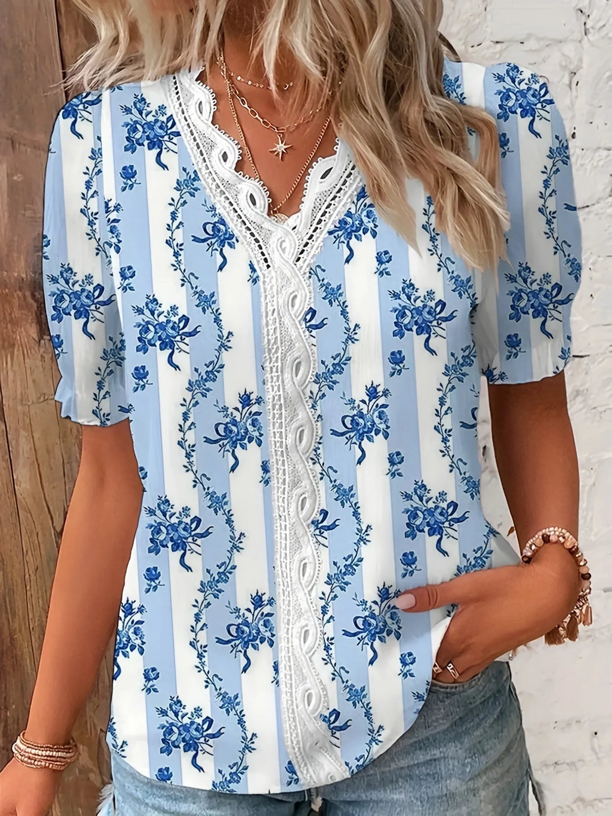 Chemise Fleurie Femme Col V Dentelle Ajouré – Haut Boho Chic Été
