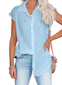 Chemisier femme bleu clair en coton lin, col chemise, manches courtes, boutons devant.