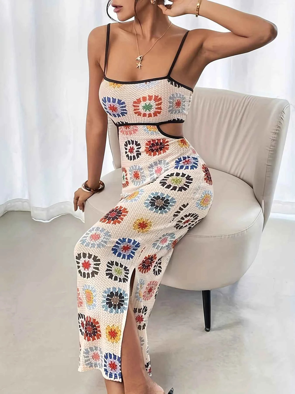 Robe bustier mi-mollet florale, fente devant et imprimé multicolore.