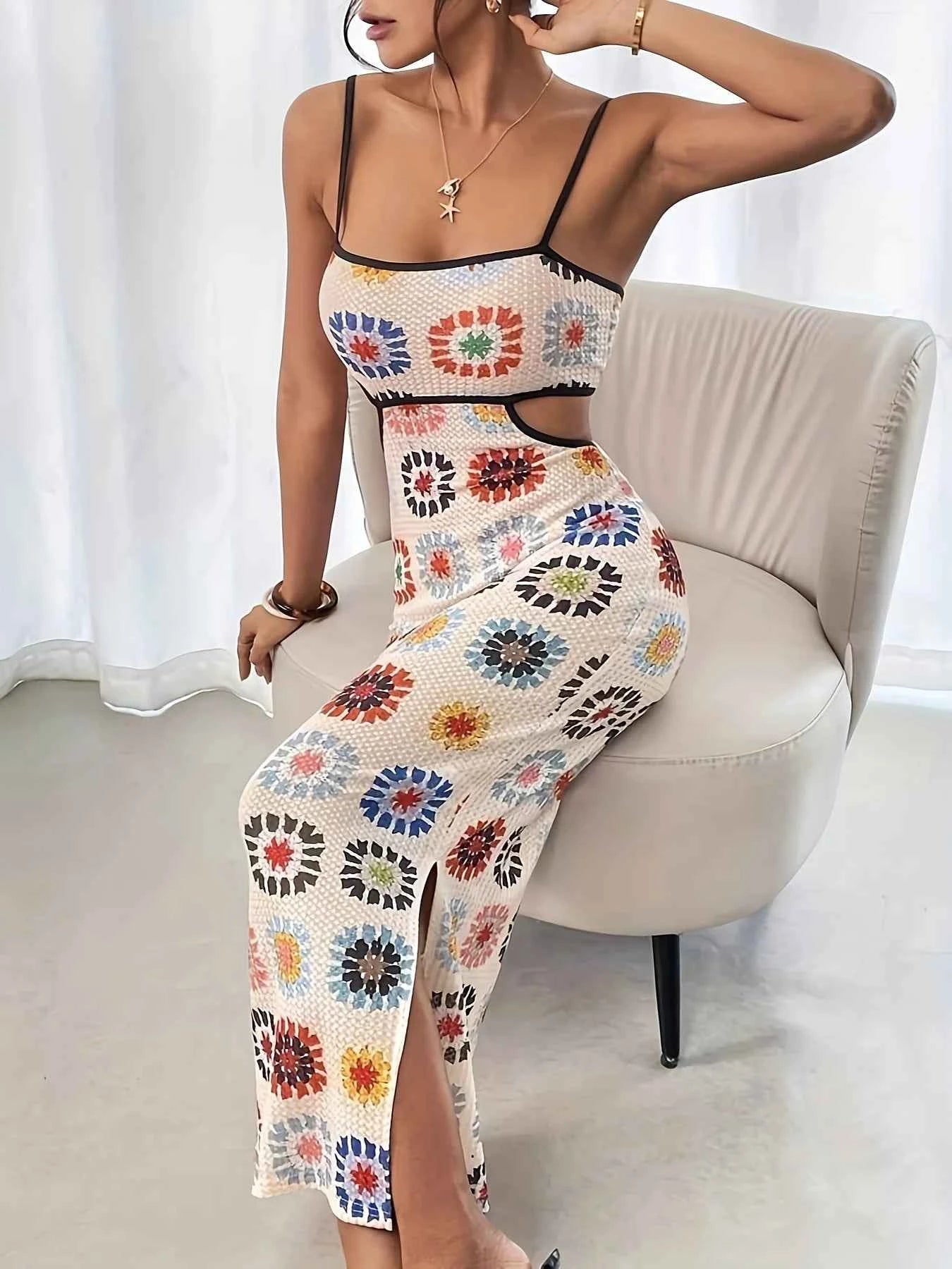Robe bustier mi-mollet florale, fente devant et imprimé multicolore.