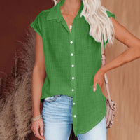 Chemisier femme vert en coton lin, col chemise, manches courtes, boutons nacrés devant.