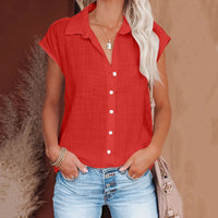 Chemisier femme rouge en coton lin, col chemise, manches courtes, boutons devant.
