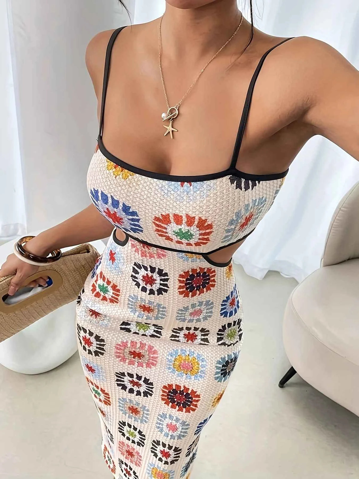 Robe bustier mi-mollet florale, haut à bretelles et imprimé multicolore.