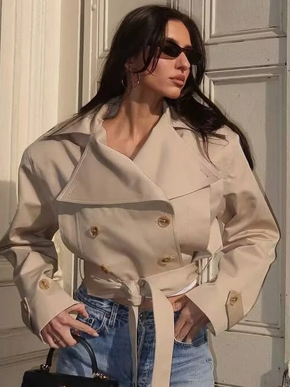 Trench femme croisé court à ceinture ajustable et col à revers