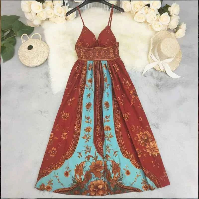 Robe maxi florale rouge et turquoise, bretelles fines, fente