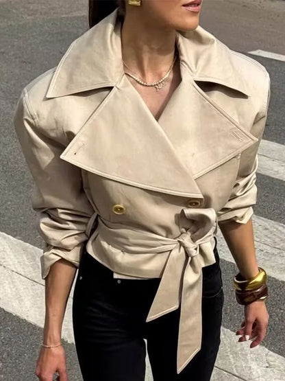 Trench femme croisé court à ceinture ajustable et col à revers