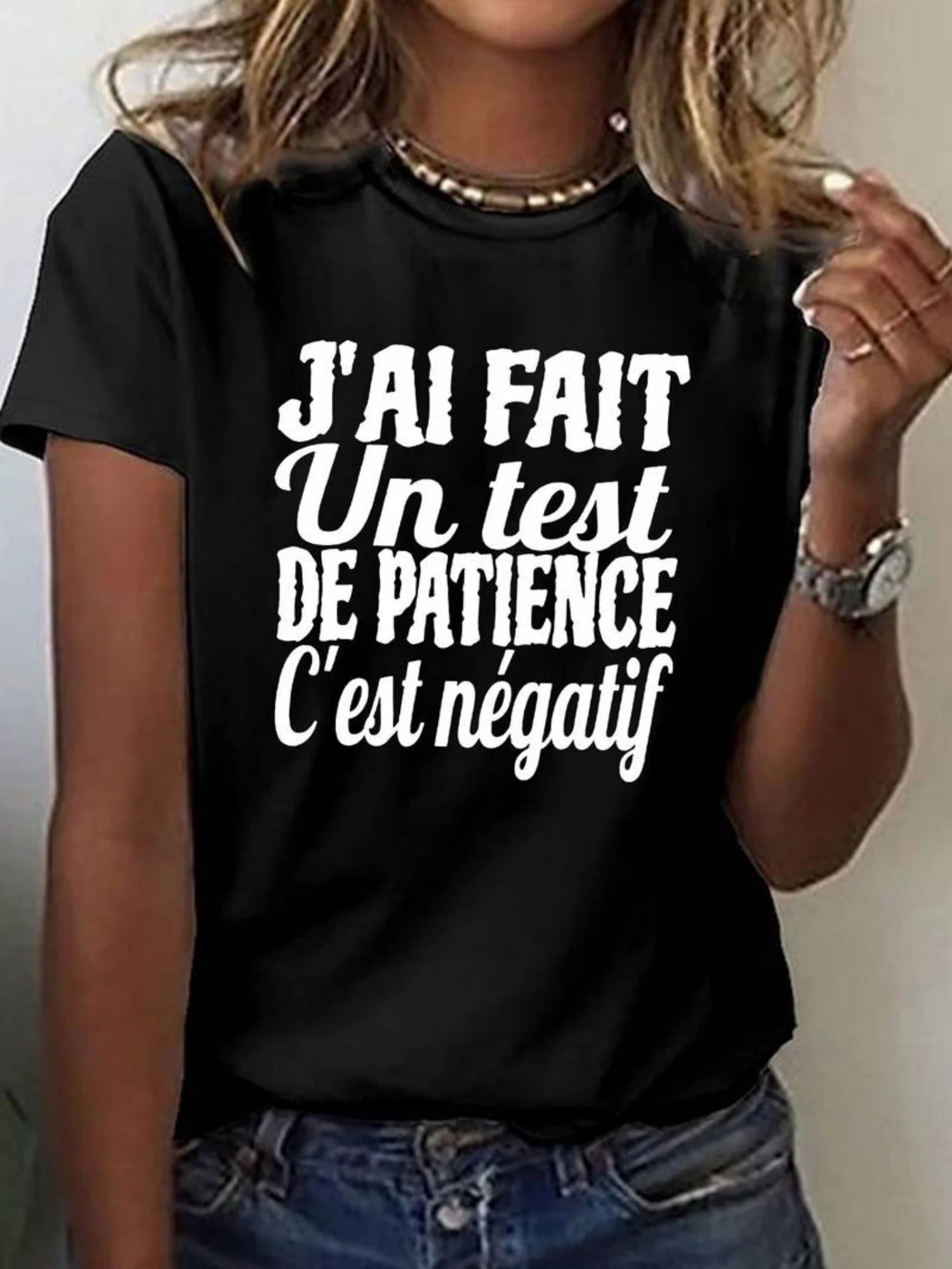 T-shirt noir femme à col rond, imprimé texte humoristique blanc, coupe décontractée