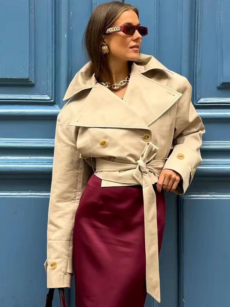 Trench femme croisé court à ceinture ajustable et col à revers