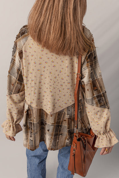 Veste chemise patchwork, vue de dos, manches amples à volants, base kaki.