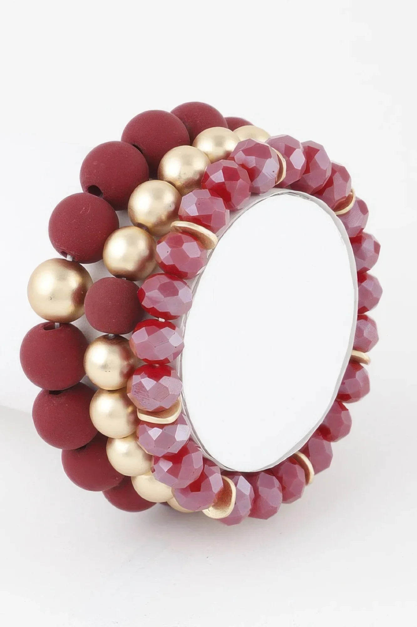 Bracelet perles bordeaux, cristaux roses et billes dorées, plaque ovale argentée