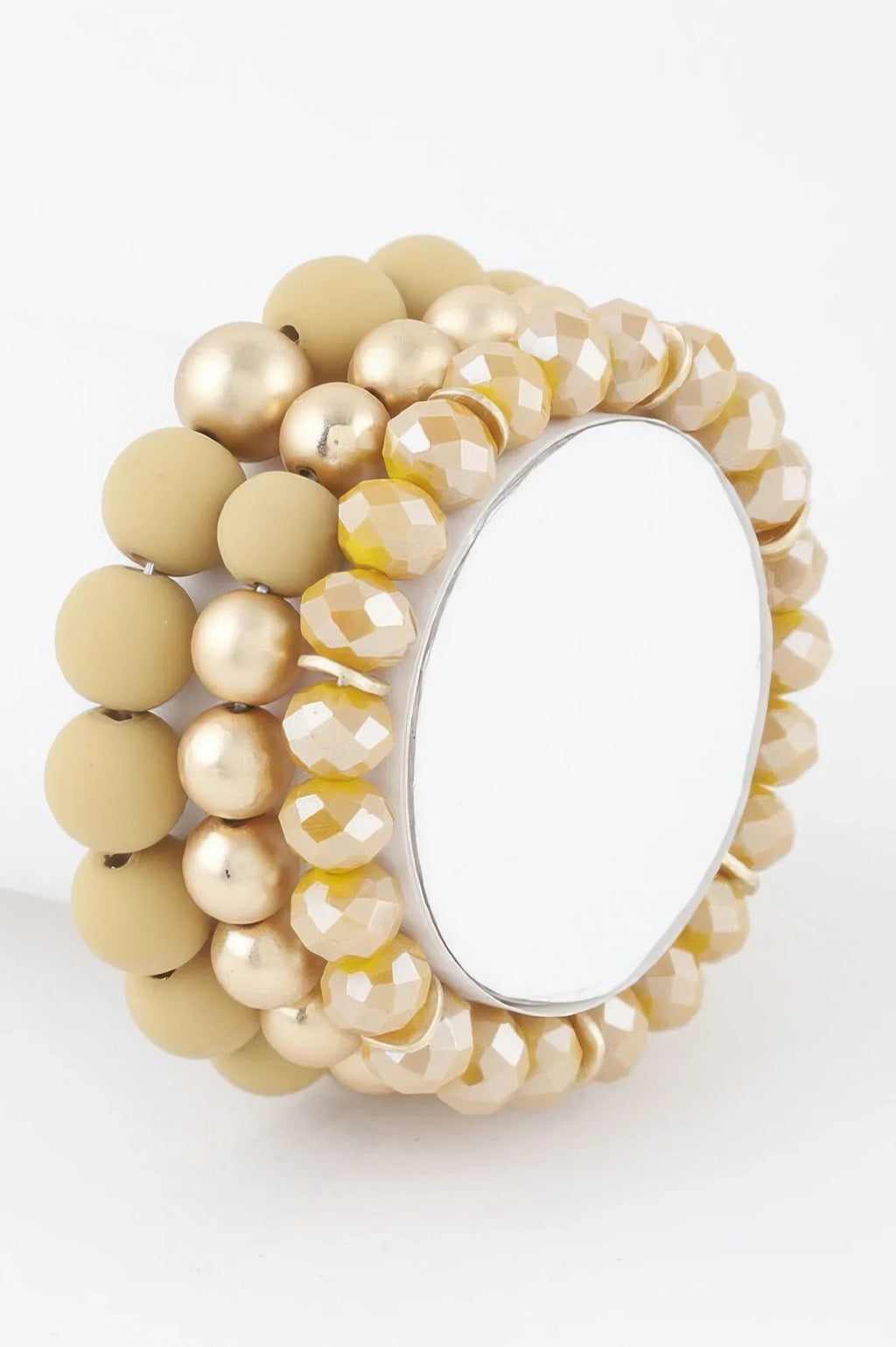 Bracelet perles moutarde et dorées, cristaux beiges, plaque ovale argentée