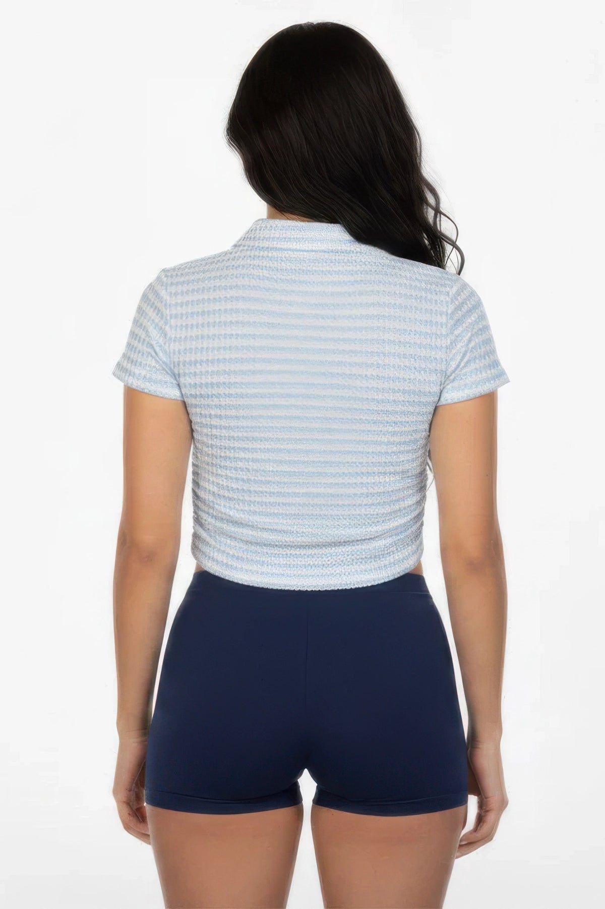 Top polo court rayé bleu ciel et blanc, vue dos, col V, manches courtes