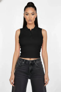 Haut crop sans manches noir col polo avec patte boutonnée, coupe slim