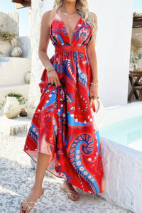 Robe longue taille haute, bretelles croisées, décolleté V profond, imprimé rouge bleu