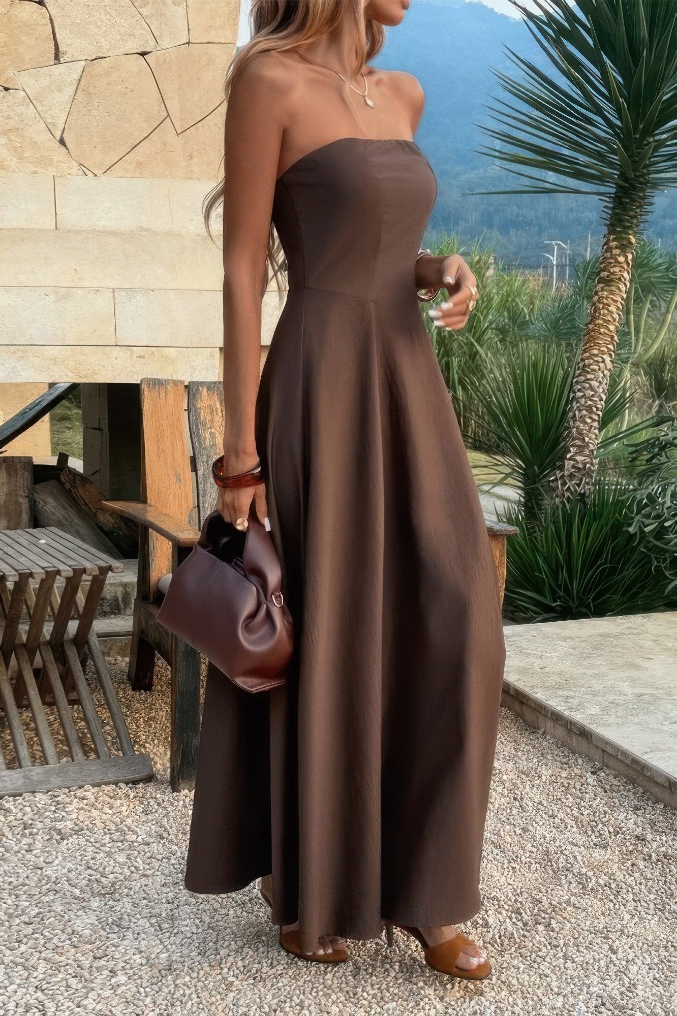 Robe longue sans bretelles bustier, coupe évasée café