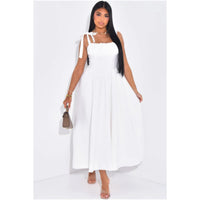 Robe blanche mi-longue à corset froncé, bretelles à nouer et jupe évasée