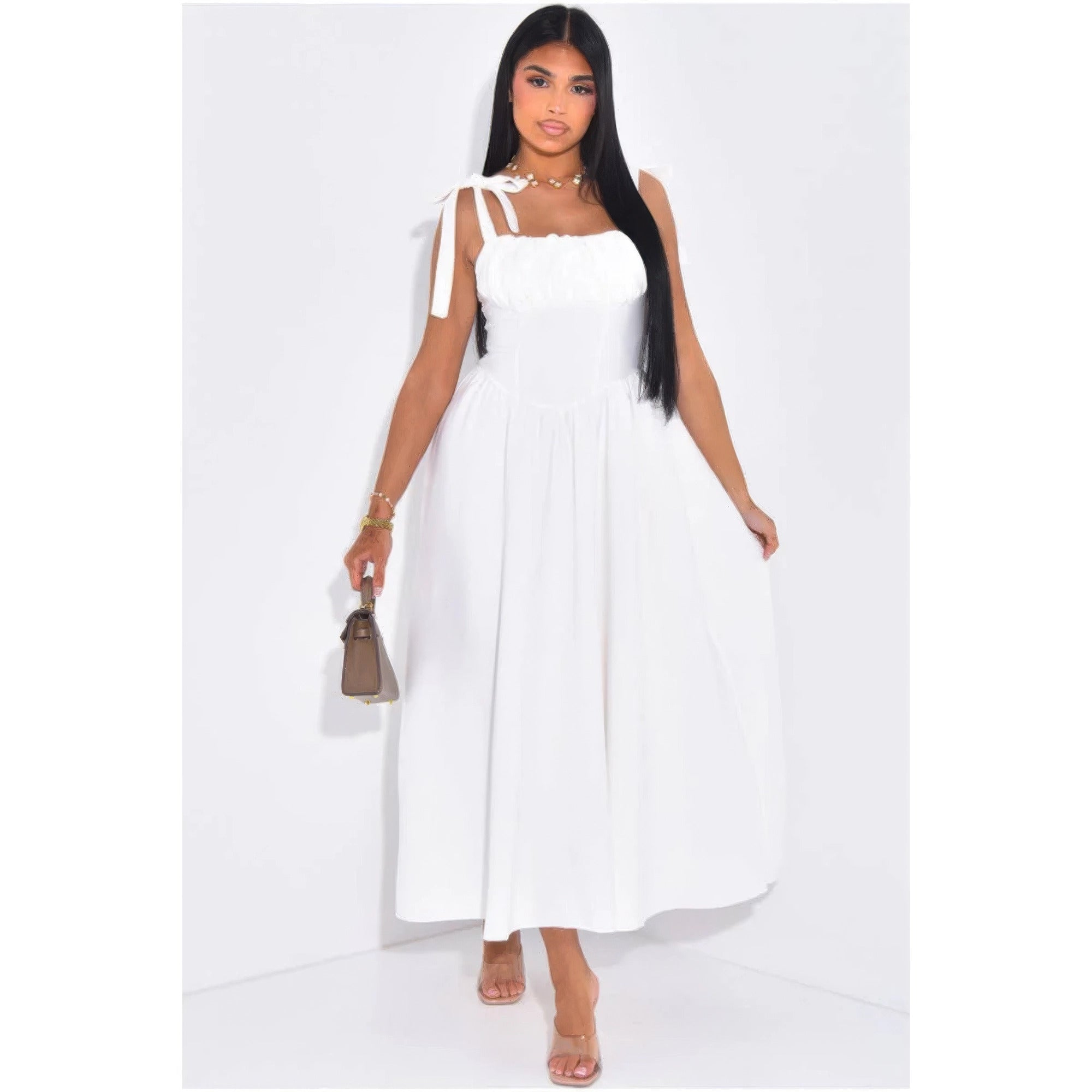 Robe blanche mi-longue à corset froncé, bretelles à nouer et jupe évasée
