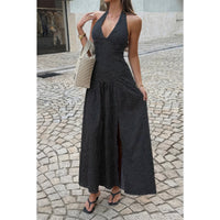Robe maxi noire à pois, encolure V halter, fente avant