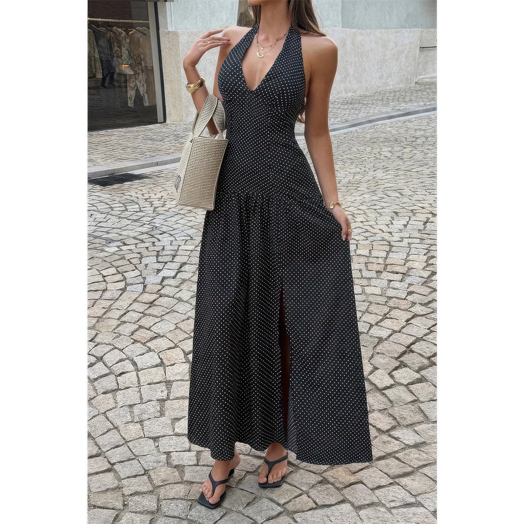 Robe maxi noire à pois, encolure V halter, fente avant