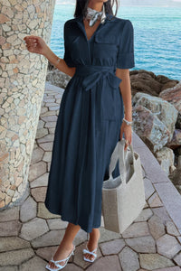 Robe A-line marine à col chemise, poches et ceinture nouée, manches courtes