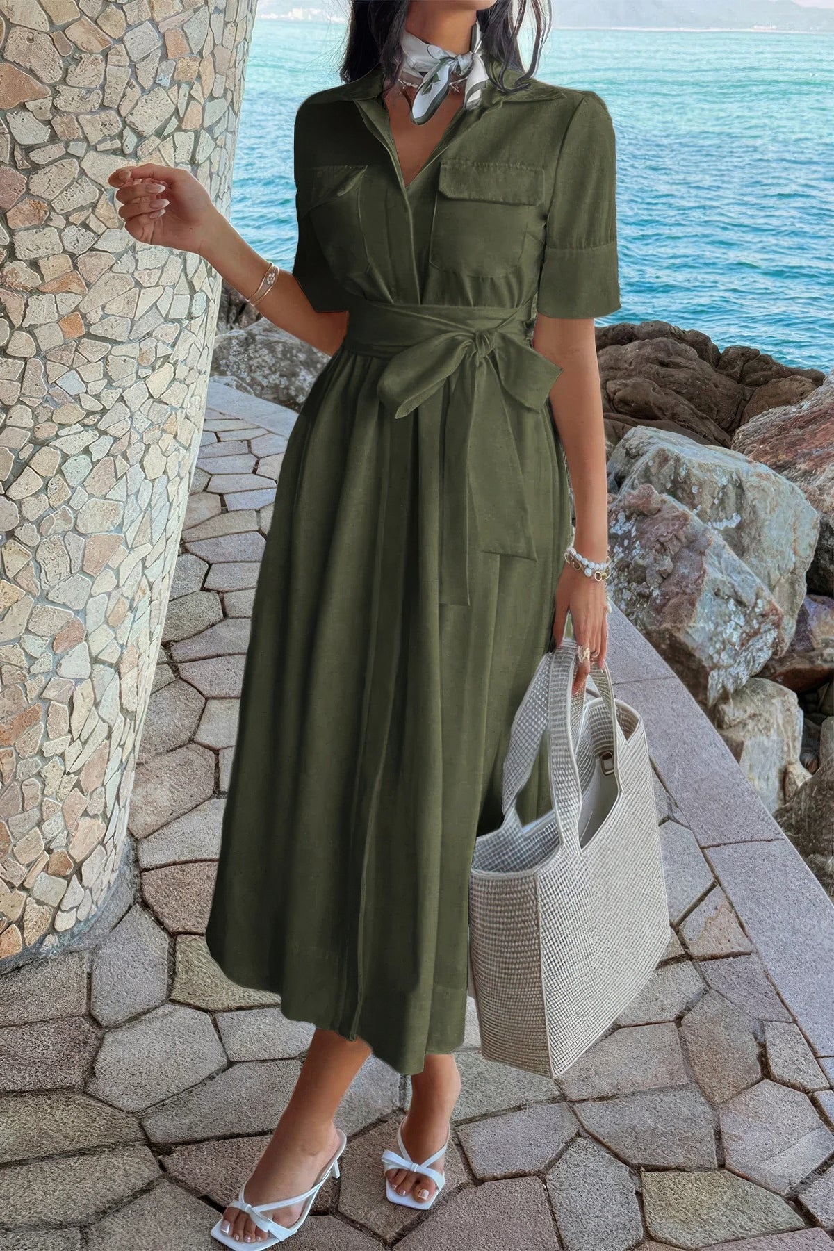 Robe A-line vert olive à col chemise, poches et ceinture nouée, manches courtes