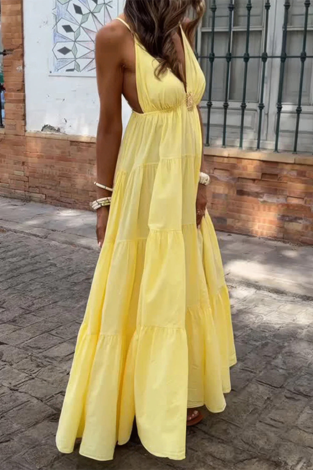 Robe maxi jaune sans manches, dos nu, taille haute, jupe fluide à volants
