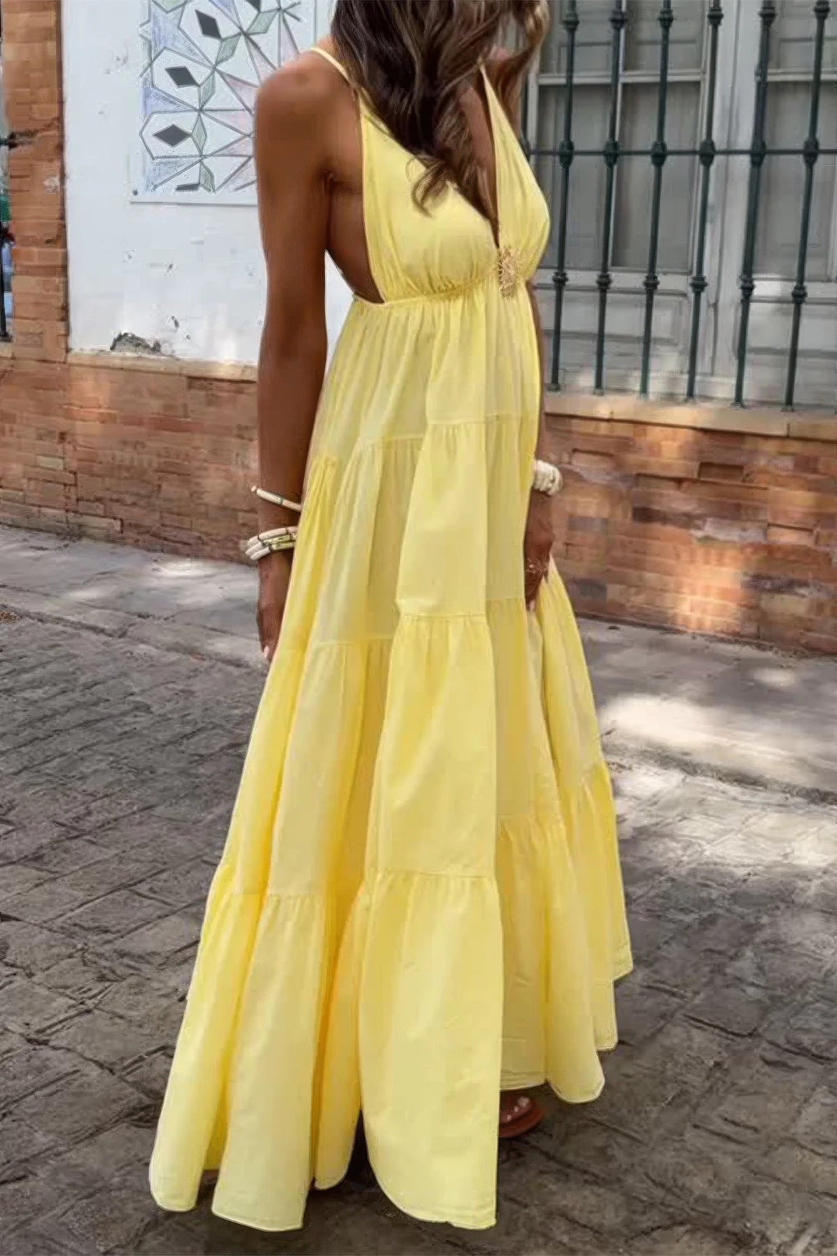 Robe maxi jaune sans manches, dos nu, taille haute, jupe fluide à volants