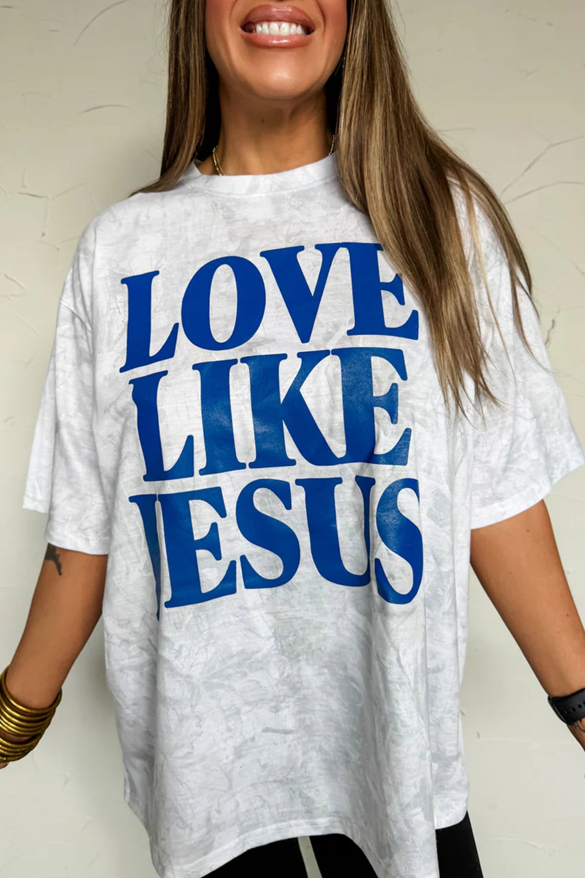 T-shirt gris clair imprimé bleu « LOVE LIKE JESUS » devant, vue de face