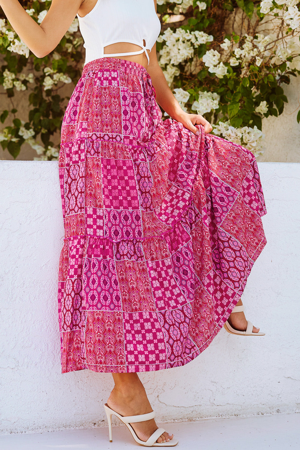 Jupe longue à volants rose fuchsia à motif cachemire, plis étagés