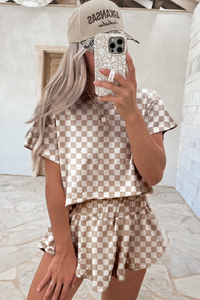 Ensemble deux pièces femme damier marron, T-shirt et jupe-short, manches courtes