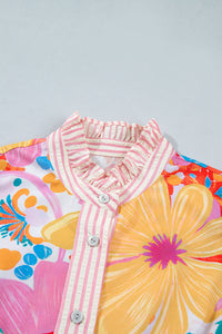 Robe fleurie : col montant à rayures roses et boutonnage au centre.