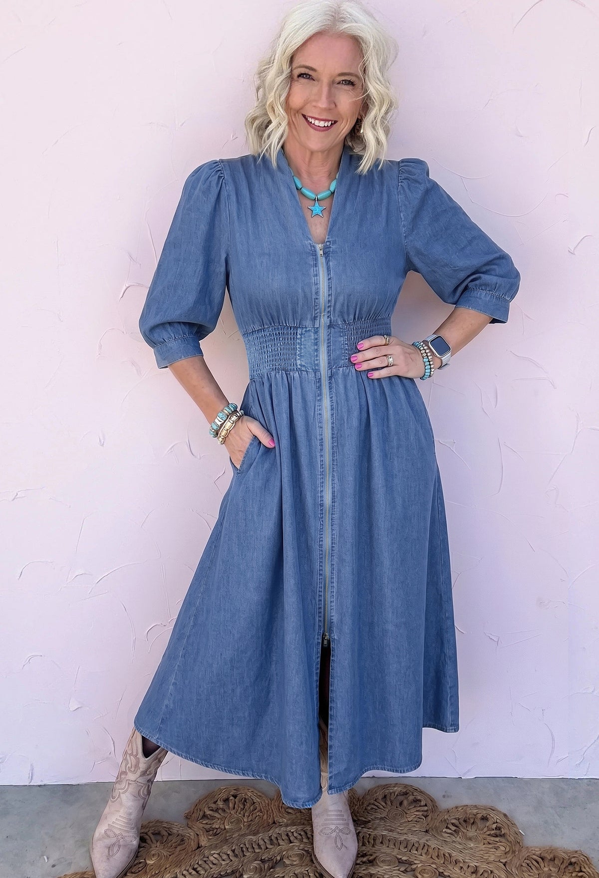 Robe Midi en Jean Bleu Col V Zipée à Taille Smockée