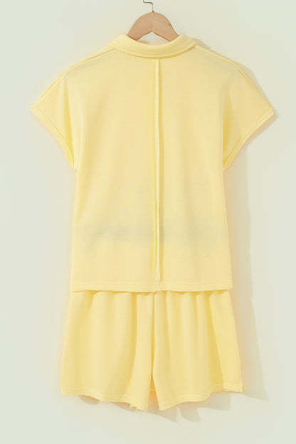 Ensemble polo et short femme jaune crème, vue dos avec fente verticale