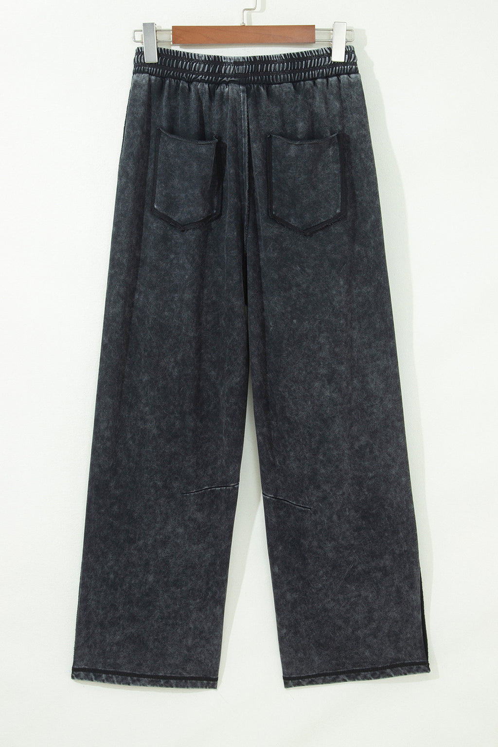 Pantalon large noir délavé minéral, taille élastique à cordon, deux poches plaquées devant