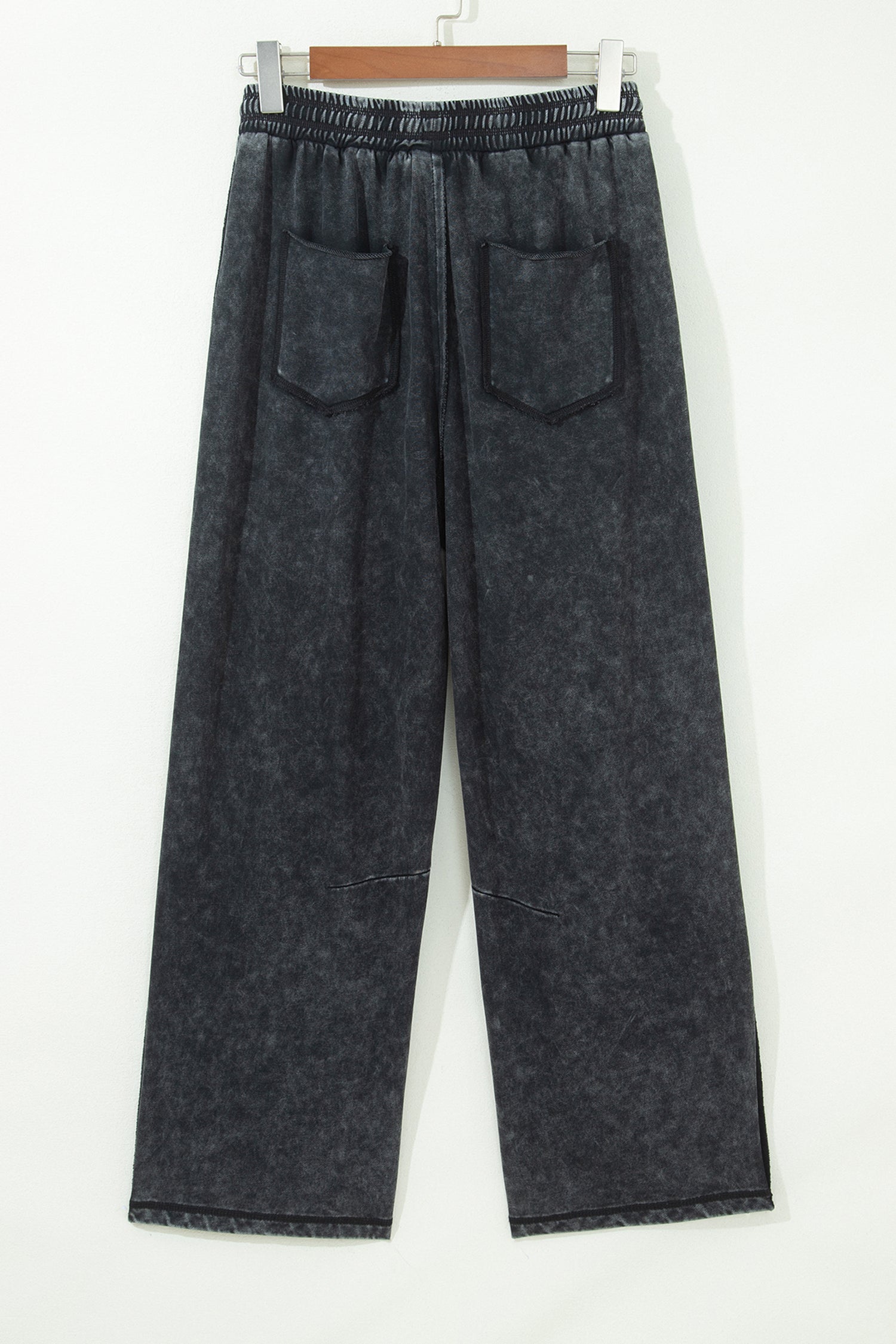 Pantalon large noir délavé minéral, taille élastique à cordon, deux poches plaquées devant