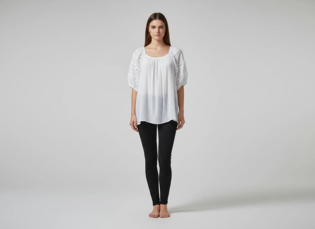 Haut femme blanc, manches courtes bouffantes, encolure froncée en viscose légère